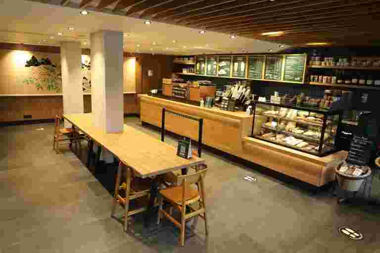 塔塔星巴克打開兩個全女商店