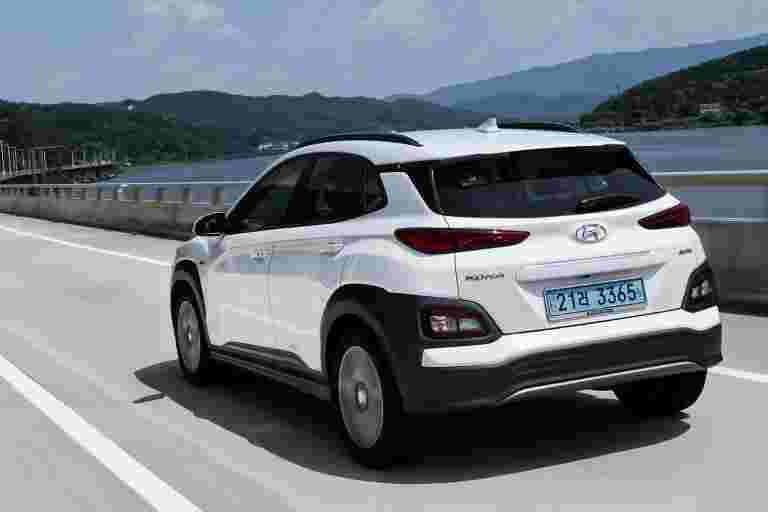 現代，以25.3萬盧比的價格推出印度的第一臺電動SUV KONA