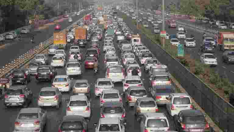汽車部門在2012財年銷售額下降18％