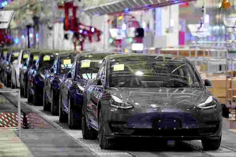 汽車制造商在鎖定3.0中重新啟動生產;了解哪些公司已重新啟動制造車輛