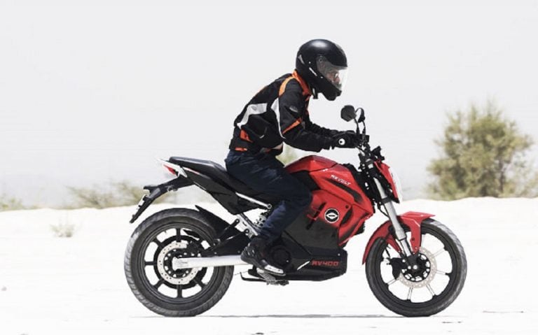 RV400電動摩托車推出。檢查變體，價格，特點