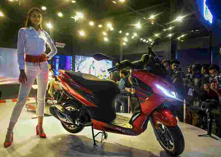 Piaggio India推出更新的Vespa，Aprilia Storm Models