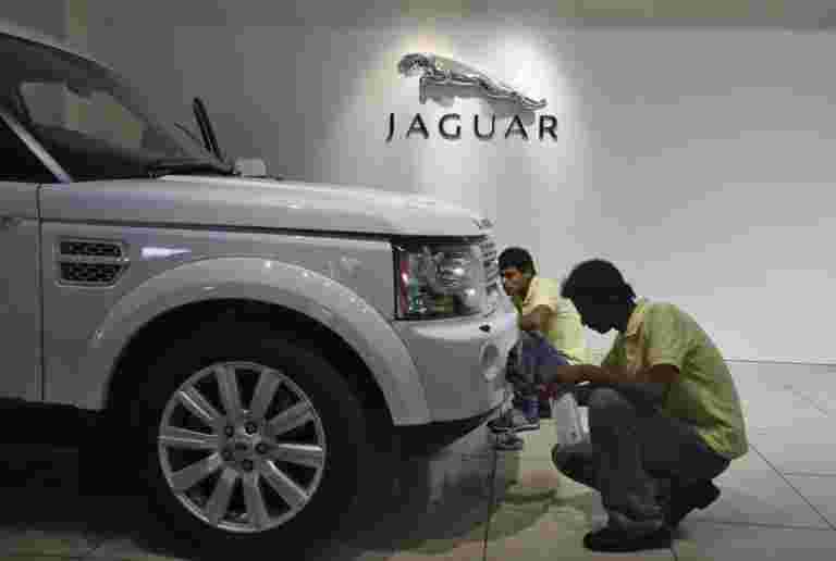 JLR驅動器在限量版范圍漫游者到標記50年的標志性SUV
