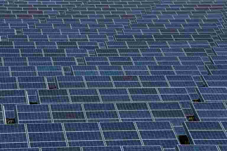 “地標成就”：BHEL在4.5個月內安裝1.7 MW太陽能電廠進行鐵路