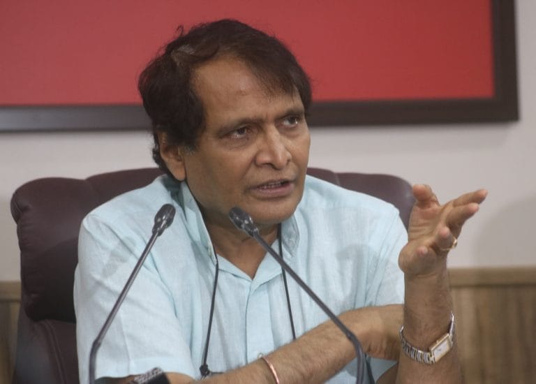 Suresh Prabhu說，利用技術，AI提升飛行生態系統