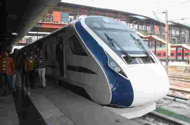 被標記后的一天，Vande Bharat Express陷入困境