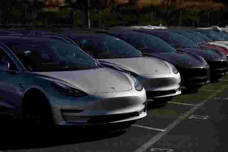 Tesla退出其型號的最低價值的版本，X車輛