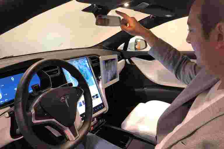 拋開，Backseat Driver！CES的新技術監控汽車內部