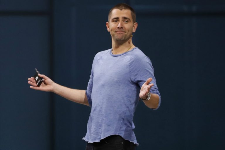 Facebook產品首席Chris Cox作為焦點轉移到消息傳遞