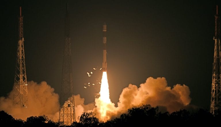 Isro成功推出了地球觀測衛星risat-2b
