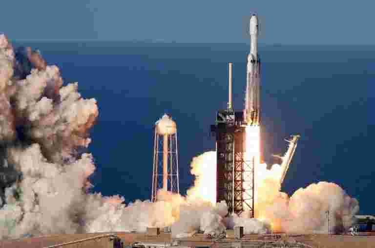 Spacex為Elon Musk的Starlink Internet服務推出第一個衛星