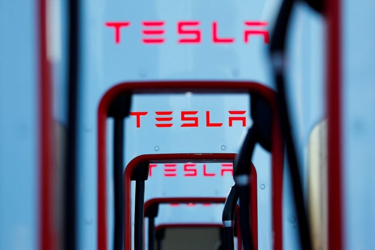 Tesla很快得到Netflix，YouTube流媒體支持，說Elon Musk
