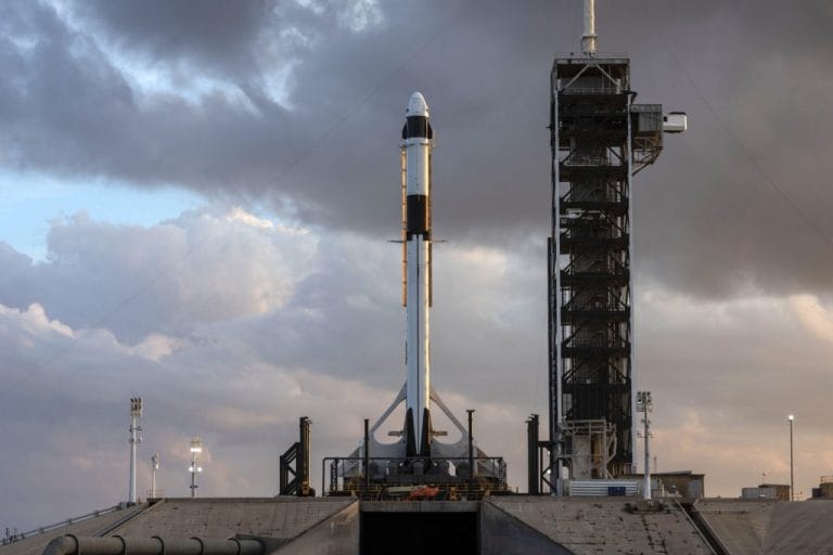 Spacex推出了60個迷你衛星，以便更便宜全球互聯網