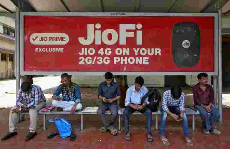 Facebook-Jio協議電信的轉變數，但較少的關稅徒步旅行：杰弗里斯