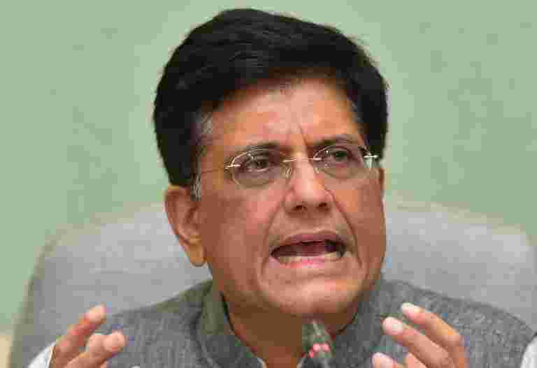 所有外國投資必須遵守土地的法律：在亞馬遜行上的piyush goyal