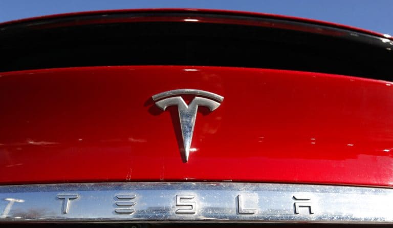Reddit用戶聲稱是Tesla Insider，現在說比特幣帖子不是真的