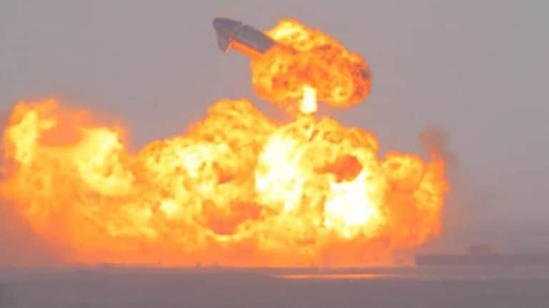 Spacex Starship Rocket原型指甲著陸然后吹起