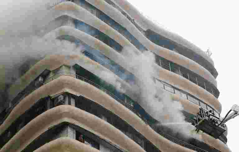 孟買：在拘留蛋白水晶塔的火災殺死4后，建造者被捕