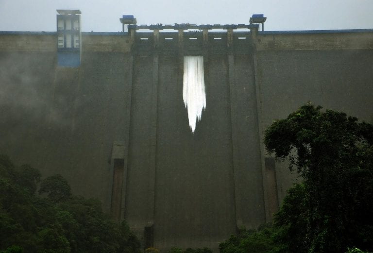 泰米爾納德邦拒絕喀拉拉邦的爭奪，即Mullaperiyar Dam水釋放造成的洪水