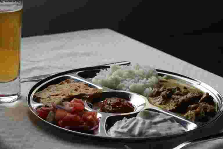 “你必須與你的食物交流，讓你的精神進入它'（Foodie Trail-Delhi）
