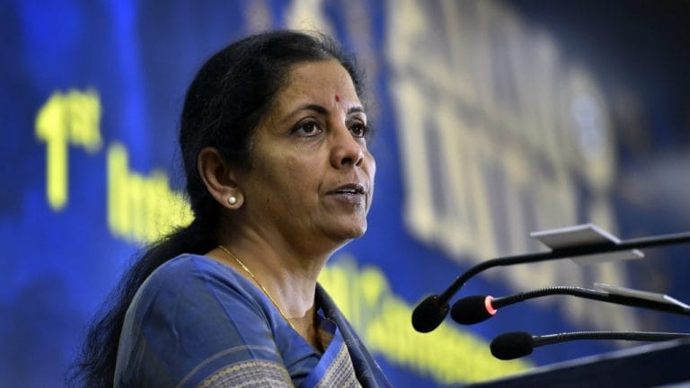Nirmala Sitharaman責備UPA貸款，違法的國家