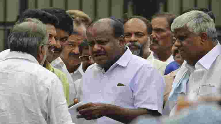 燃油價格上漲：Karnataka Joins Rajasthan，Andhra和West Bengal，將汽油和柴油價格削減2盧比