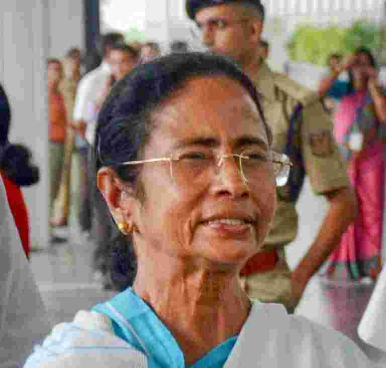 Mamata Banerjee說，Cents作弊國家與Demonetisation Scam說