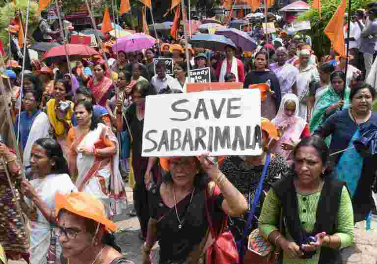Sabarimala門開放，30歲的女子，在帕巴巴