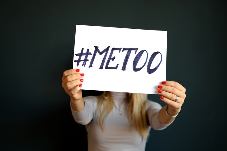 解釋為什么#metoo運動使其注意對工作場所的注意力