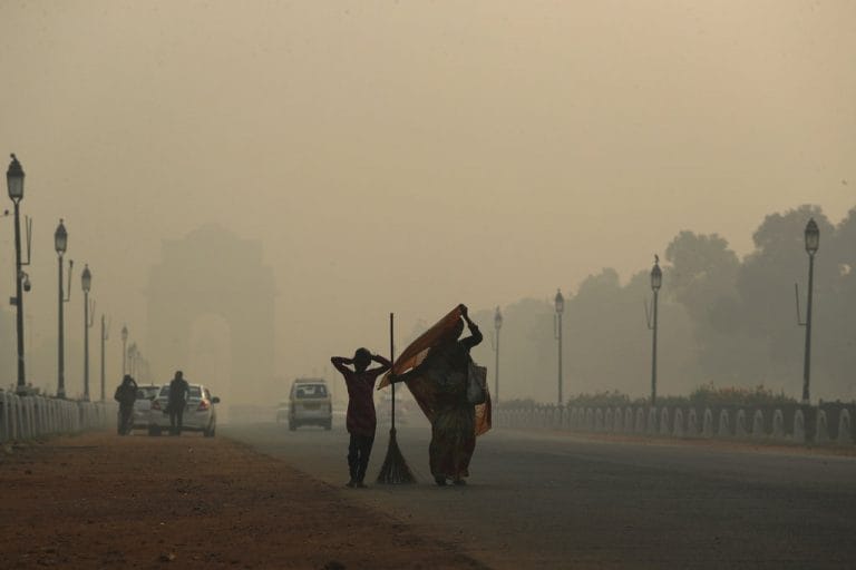 Delhi的空氣質量在“貧窮”和“非常貧窮”分類之間振蕩，稱當局