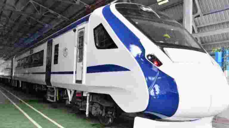 火車18名稱Vande Bharat Express：皮尤什·戈亞爾（Piyush Goyal）