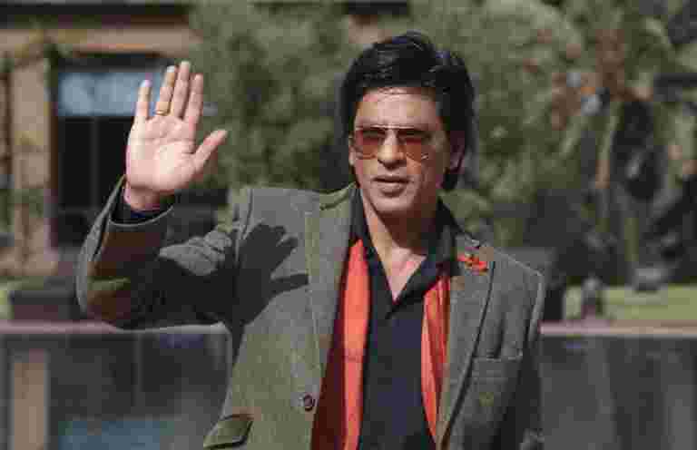 權威撤銷對貝納米的依附令對抗Shah Rukh Khan;叫I-T行動毫無毫無意義