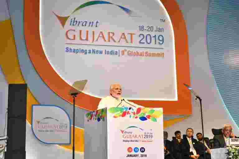 充滿活力的Gujarat第1天日記：Modi Merchandise，Selfie with PM，John Chambers將主持人和其他場景從投資聚集中轉動