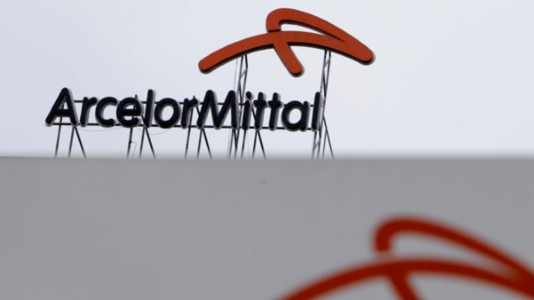 ArcelorMittal說面對“風險”就像提出的Essar收購的超額資本資本