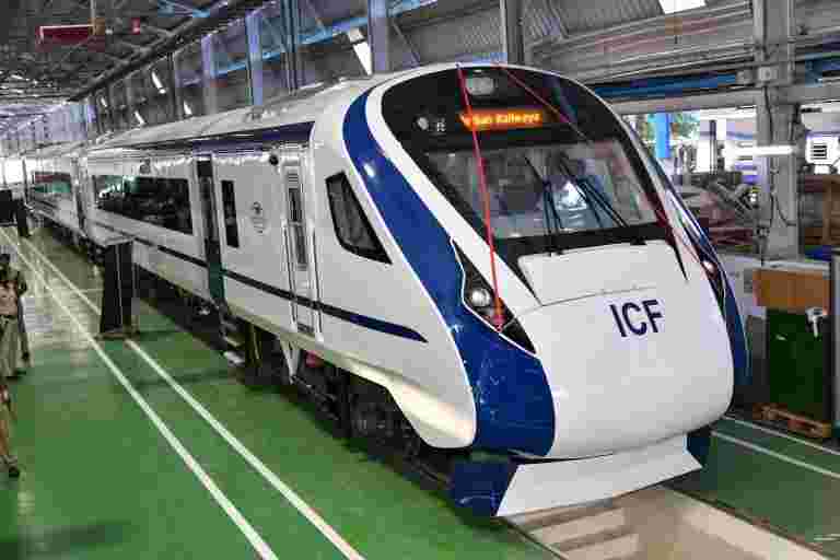 PM 2月15日從新德里火車站舉行的Vande Bharat Express