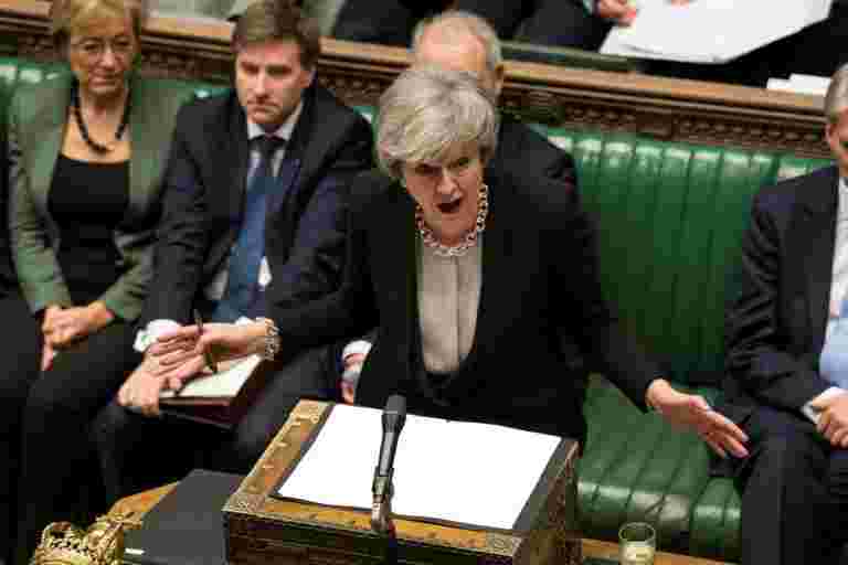 '在Brexit上抱著你的神經，'Theresa可以告訴英國立法者