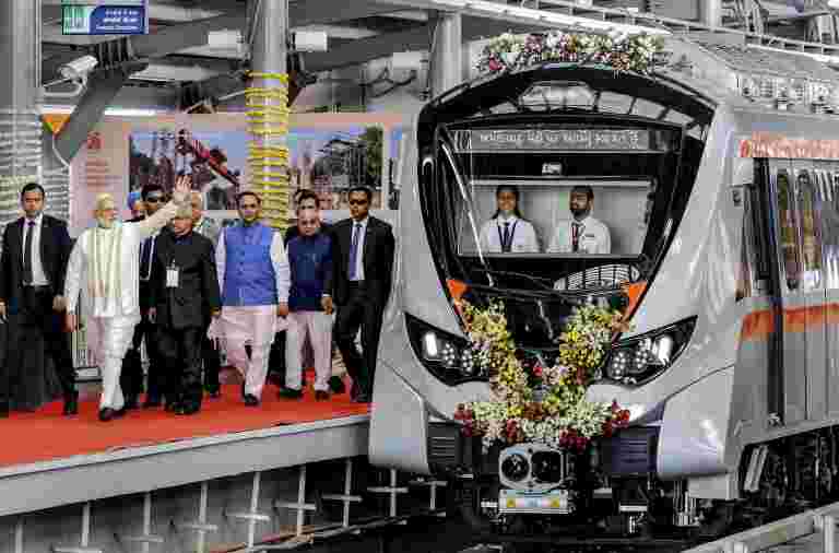 PM Modi Inaugurates Ahmedab??ad Metro第一階段，乘坐