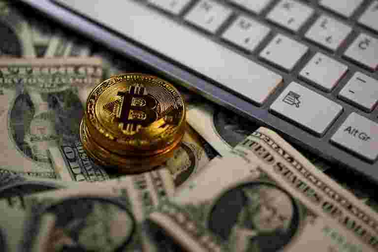 艾德拉納亞克表示，數字行業不受傳統稅收規則的管轄
