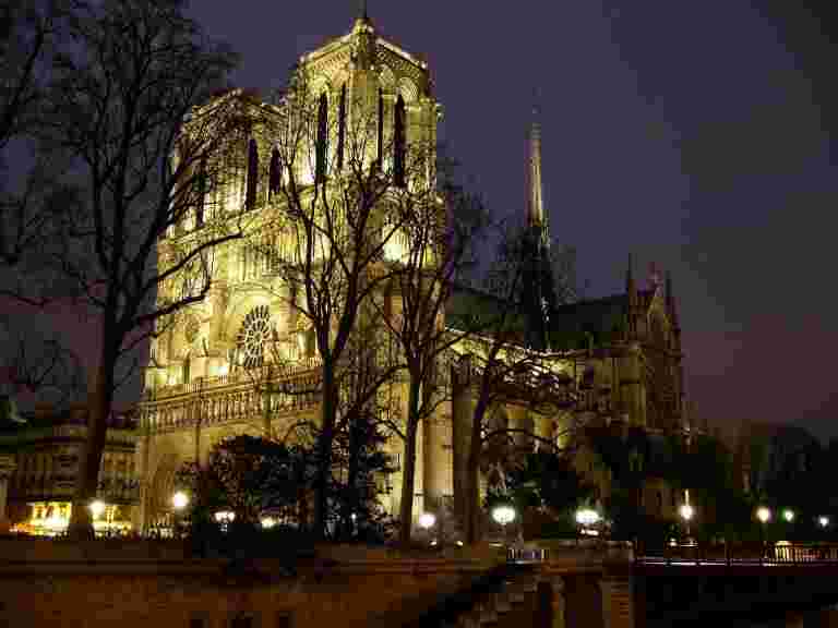 當調查開始時，Notre-Dame Smolders