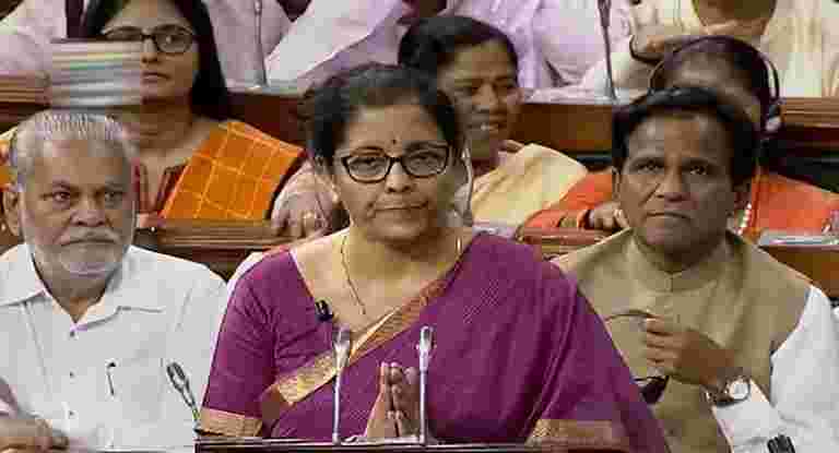 FM Nirmala Sitharaman表示，在不妥協的情況下致力于財政合并