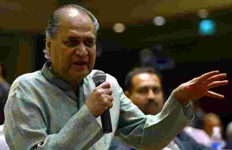在Rahul Bajaj Quips人們害怕批評政府之后，amit shah沒有恐懼