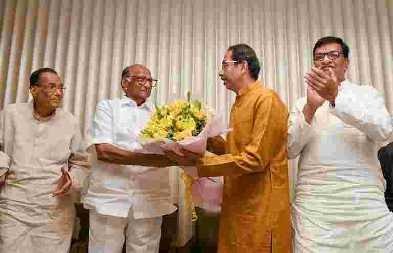 馬哈拉施特拉：新的UDDHAV Thackeray Govt發出高收入赤字