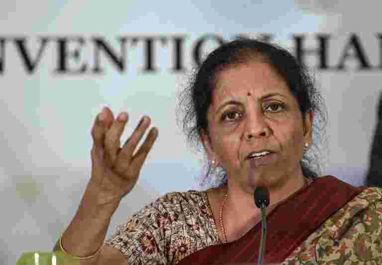 農民必須遠離那些閉鎖政治復蘇的人：Nirmala Sitharaman.