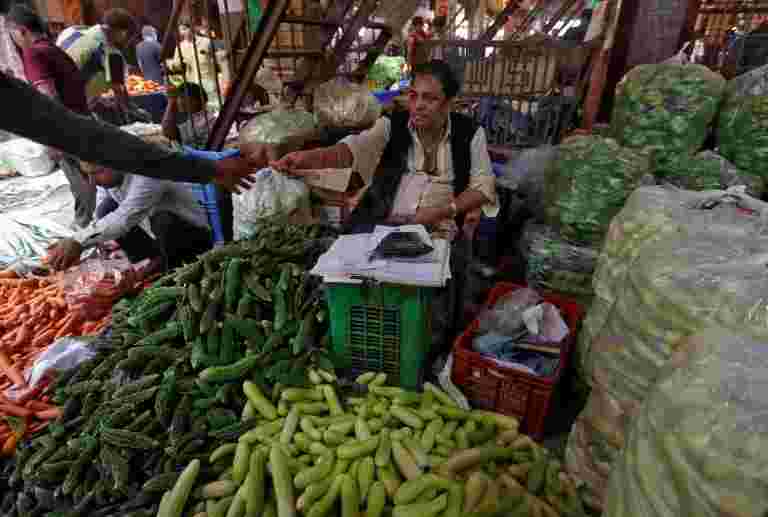 FY19的惠譽將印度增長預測降至7.2％，預計盧比將觸及2019年底觸及75美元