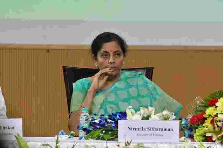 FM Sitharaman說，政府在PMC銀行問題上等待清楚起見